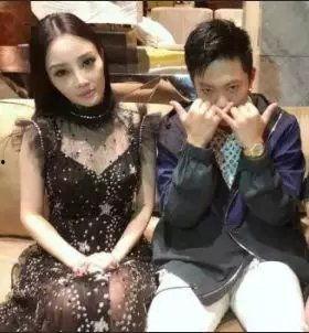 娱乐吃瓜群众明星,吃瓜群众揭秘明星幕后故事